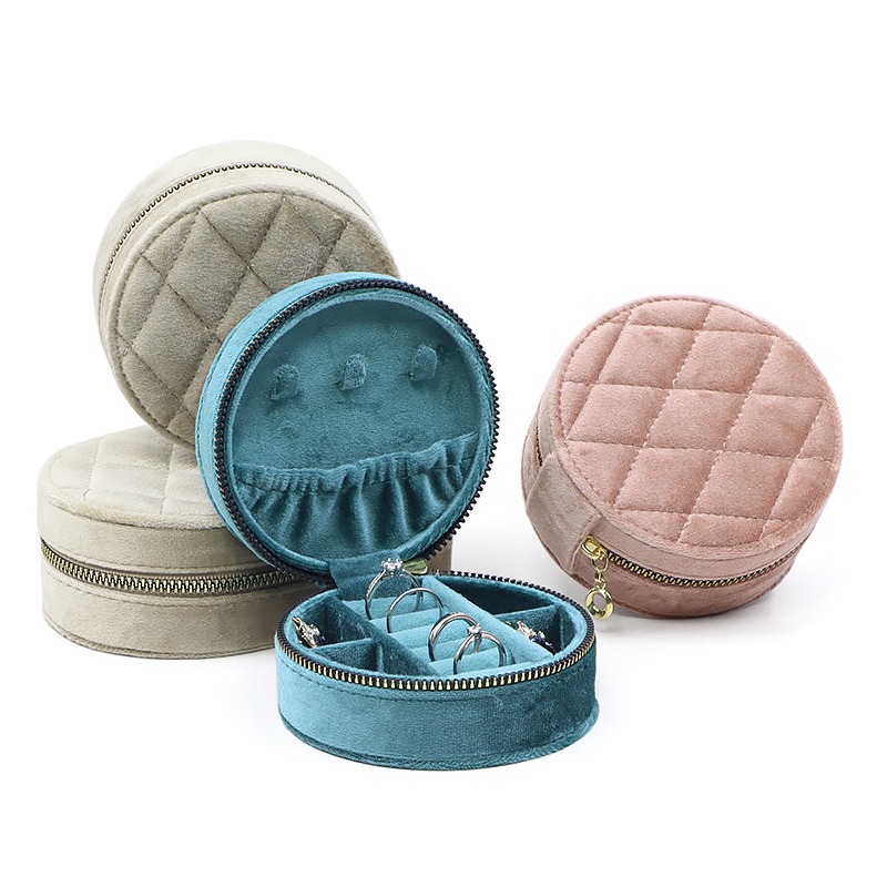 Round Diamond Velvet Travel Je - огляд і ціна Travel Accessories Display