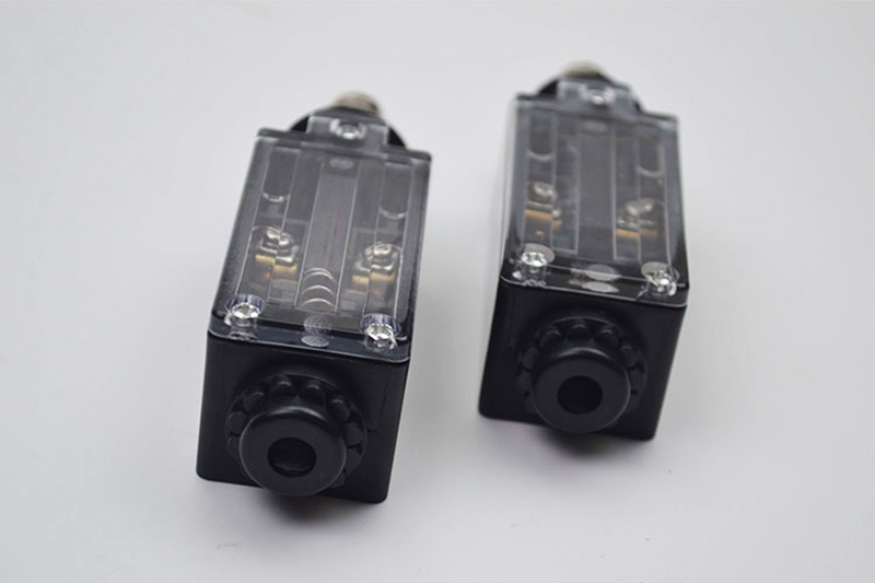 3pcs/lot Travel Switch UKS UKT - огляд і ціна Travel Accessories Manufacturer
