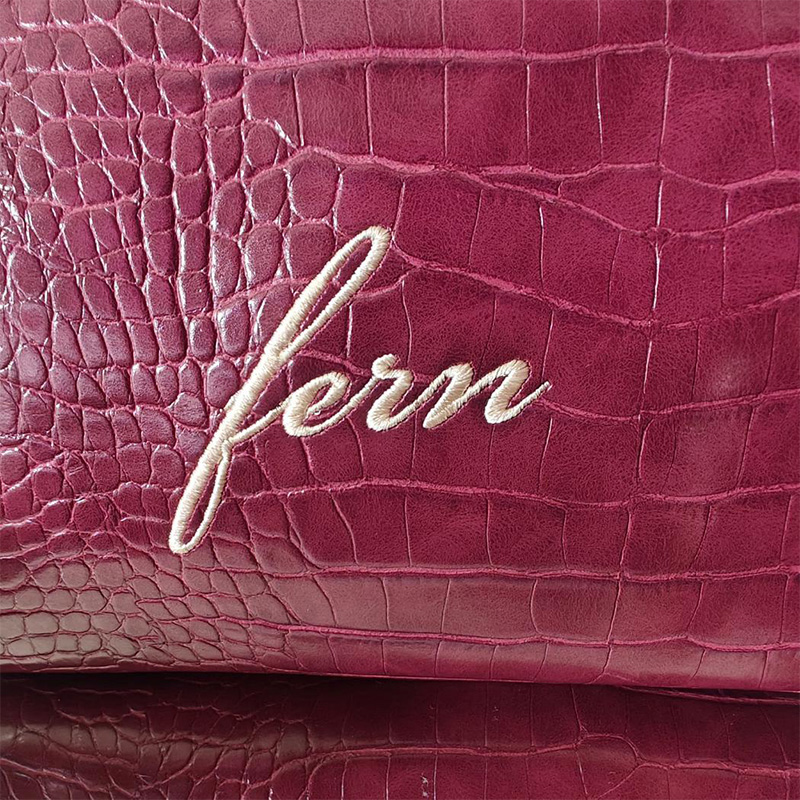 Embroidered Croc Makeup Bag Pe - огляд і ціна Travel Accessories Gift Ideas